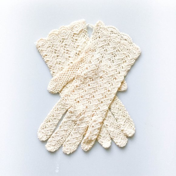 VINTAGE 1920s IVORY MESH Crochet Ladies Gloves - Picture 1 of 5